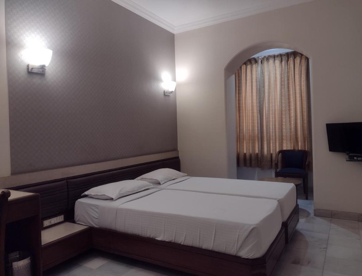 Hotel Ashray International, Sion - Near Bkc Mumbai Kültér fotó