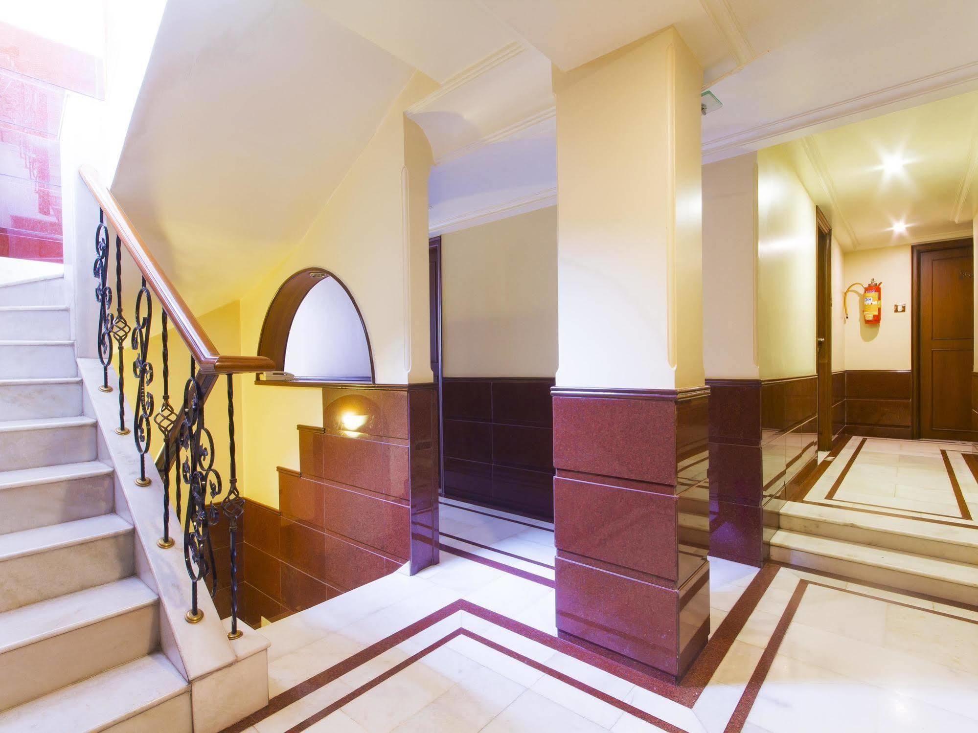 Hotel Ashray International, Sion - Near Bkc Mumbai Kültér fotó
