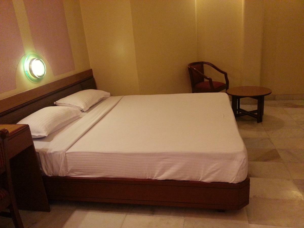Hotel Ashray International, Sion - Near Bkc Mumbai Szoba fotó