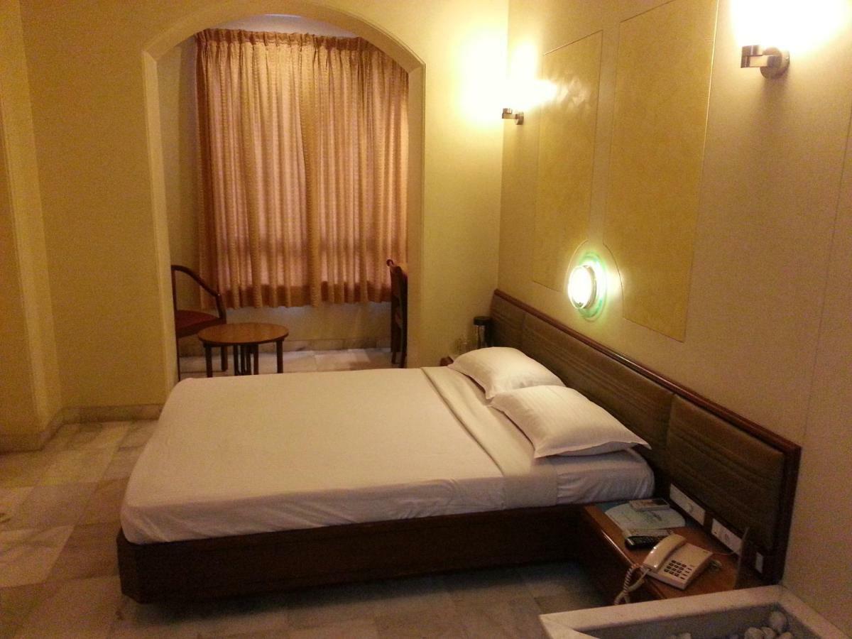 Hotel Ashray International, Sion - Near Bkc Mumbai Kültér fotó
